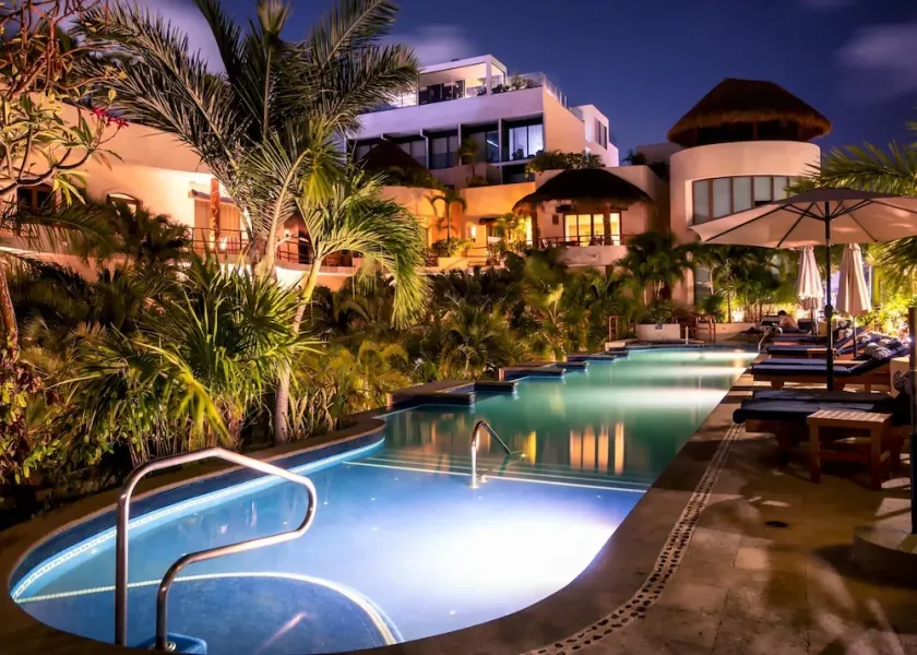 Steps from Beach,  Large private balcony overlooking pool & tropical garden - Image 1