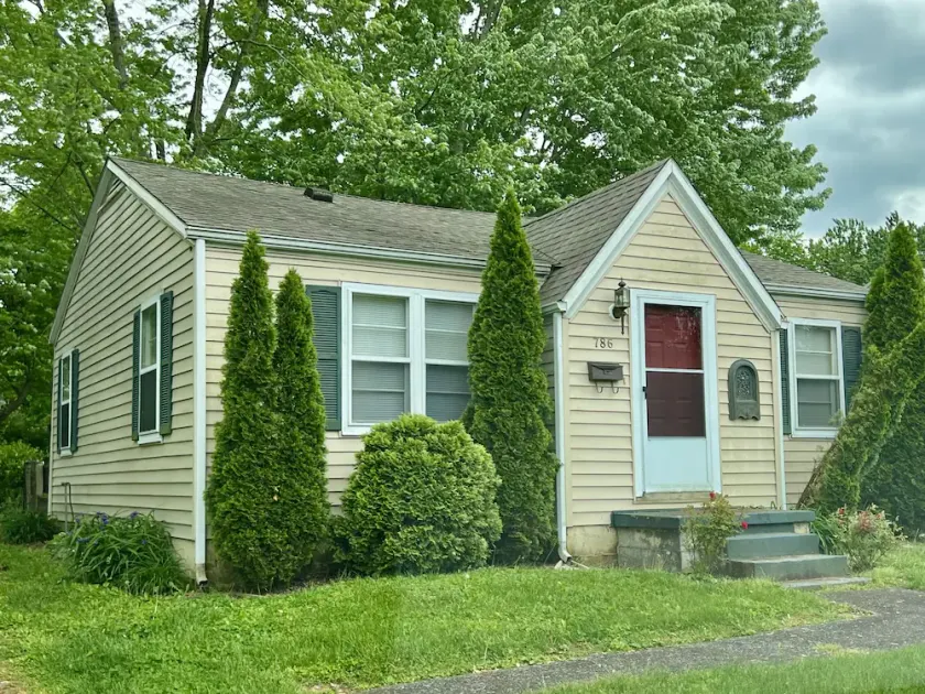 Grandma's Cozy Cottage - Image 1