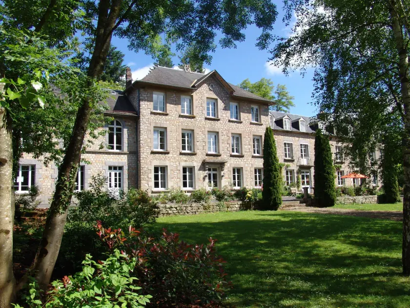The West Wing of Chateau de Vaudezert alojamiento de lujo con cocina. - Image 1