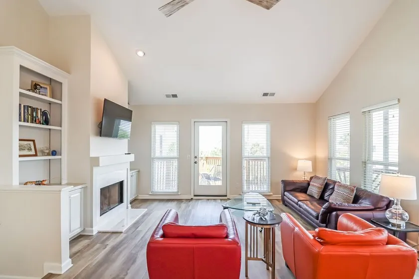 Tybee Island townhome w/ ocean views, screened porch & next to the Post Theater - Image 1