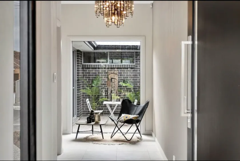 Divine on Dudley - Modern Home in Excellent Location - Image 1