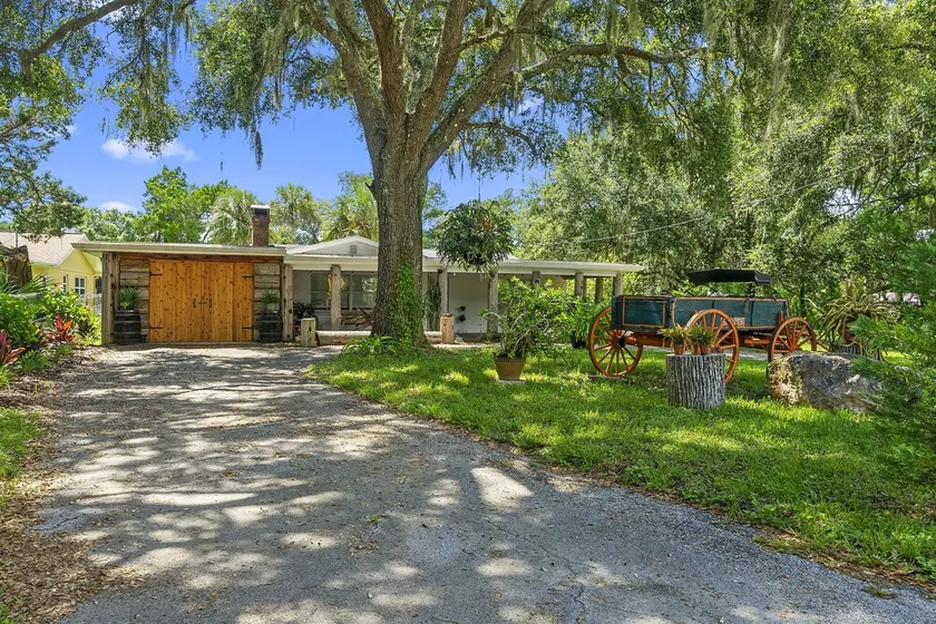 Camp Oakie Sleeps 10 on canal with dock with direct access to Homosassa River - Image 1