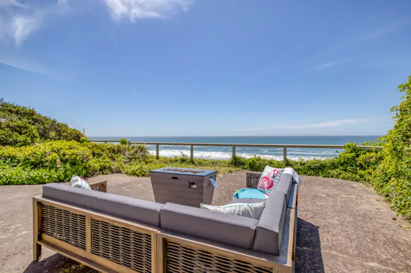 Accueil Oceanfront falaise a cuisine gastronomique, espace de vie supplémentaire au niveau inférieur! - Image 1