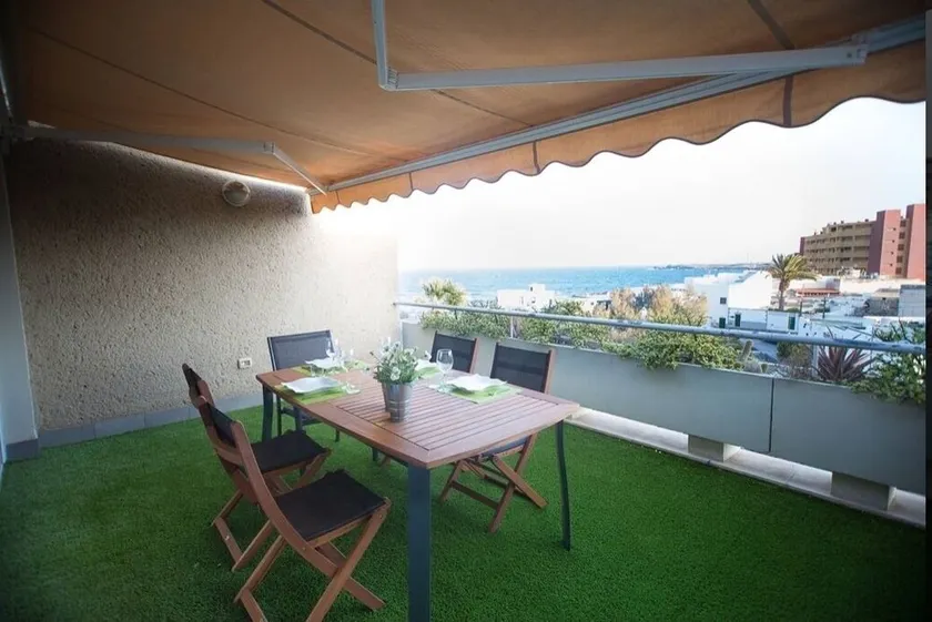 A livello del mare e con vista sulla spiaggia.  Appartamento con terrazza e 8 ore di sole - Image 1