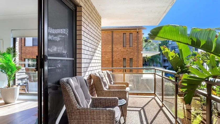 Three bedroom unit at Little Beach - Image 1