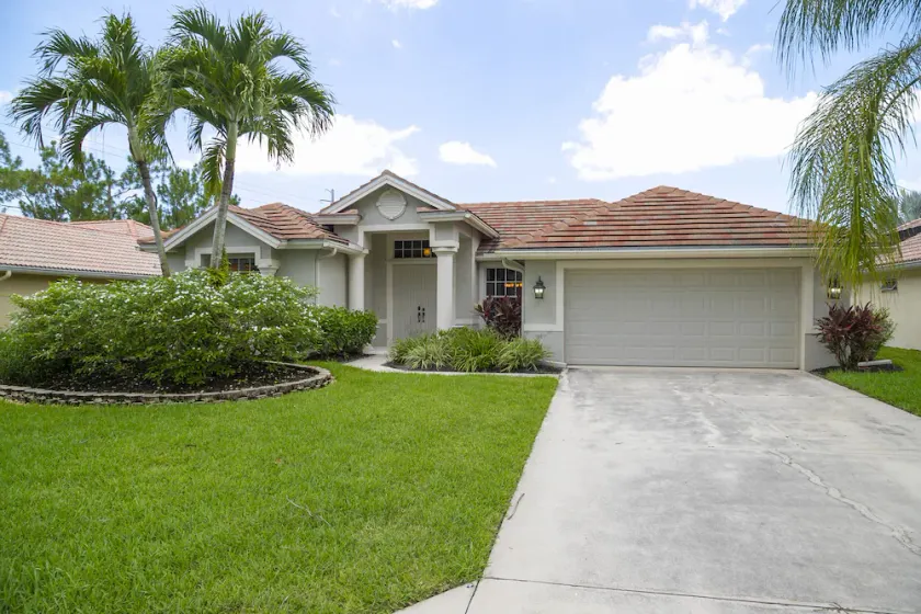 Naples newly furnished pool home with lake view - Image 1
