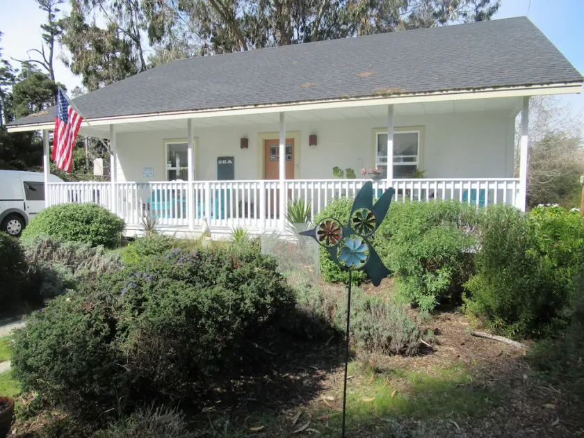 Sandy Clove Cottage schafft einen privaten Ausflug mit der Natur in Fortt Bragg. - Image 1