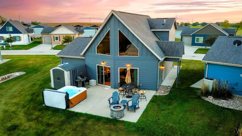 BOHO Bungalow on the Pond - Image 1