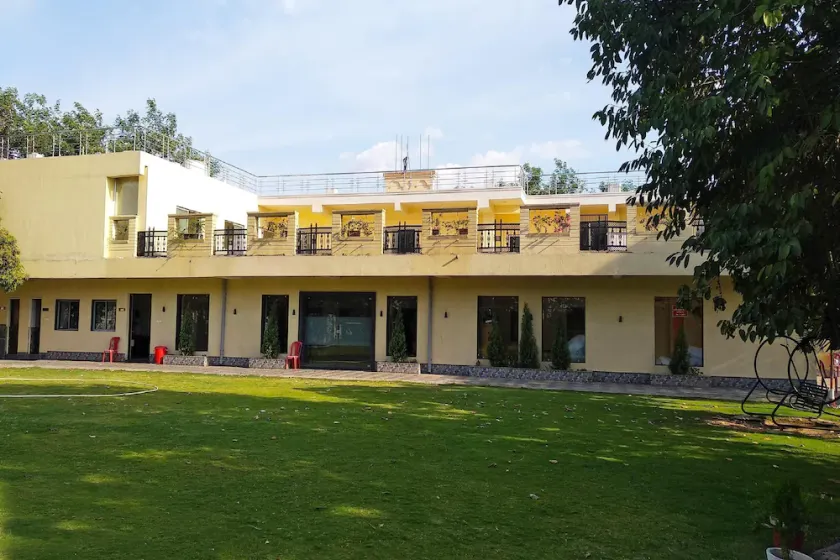 Hotel O Ambuja City Centre Mall Formerly Amar Marriage Palace - Image 1