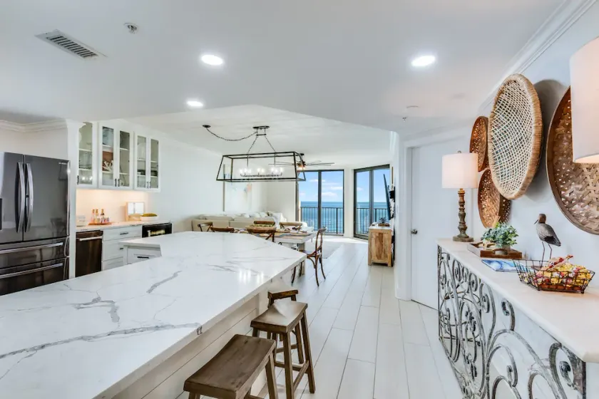 Top-Rated 3 bedroom Condo | Phoenix X 1403 | Beachfront + Walk to Flora-Bama - Image 1