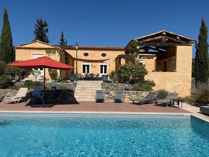 Rummelig provencalsk villa med pool - Image 1