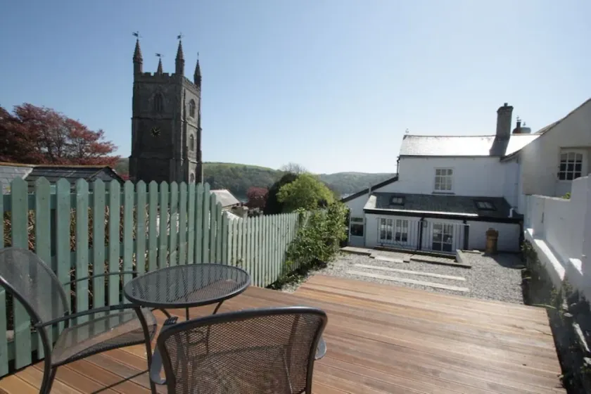Private garden & central location  within 5 min walk of town - Image 1