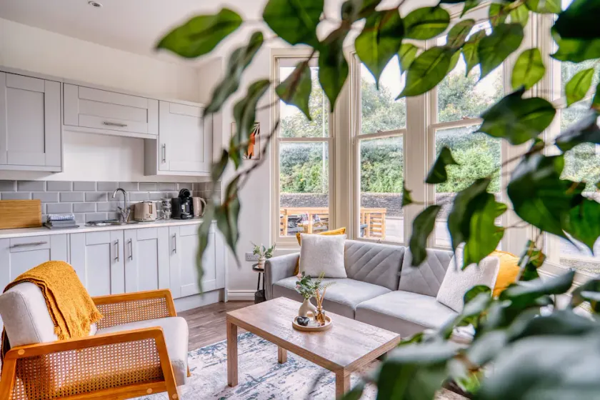 Stunning 2 Bed by the City Centre & Bute Park - Image 1