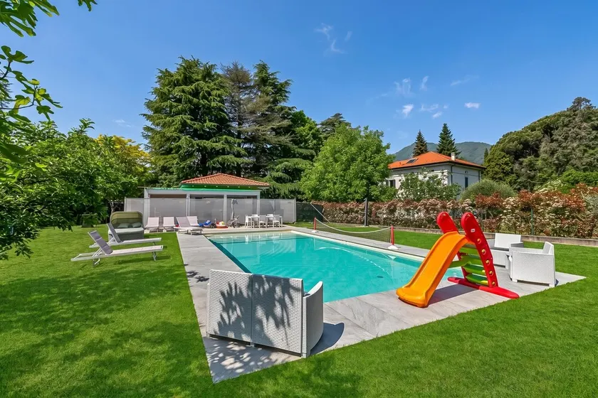 Anita Lake, 2BR Retreat w/ Shared Pool and Gym - Happy Rentals - Image 1