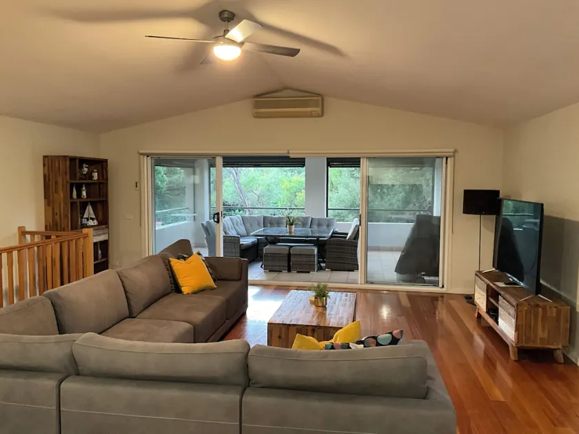Hideaway By The Sea. 2 minute walk to the beach.  Free WIFI & LINEN - Image 1