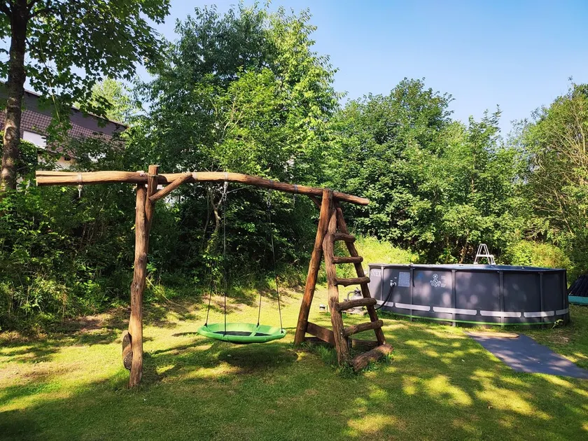 Apartamento 'Sauerland Alm Winterberg' con piscina privada, terraza y wifi - Image 1