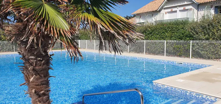 2-bedroom apartment with terrace, swimming pool, near beach and forest - Image 1