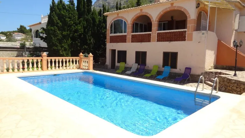 Grande maison de vacances avec piscine privée, 6 personnes, WiFi gratuit, vue mer, calme - Image 1