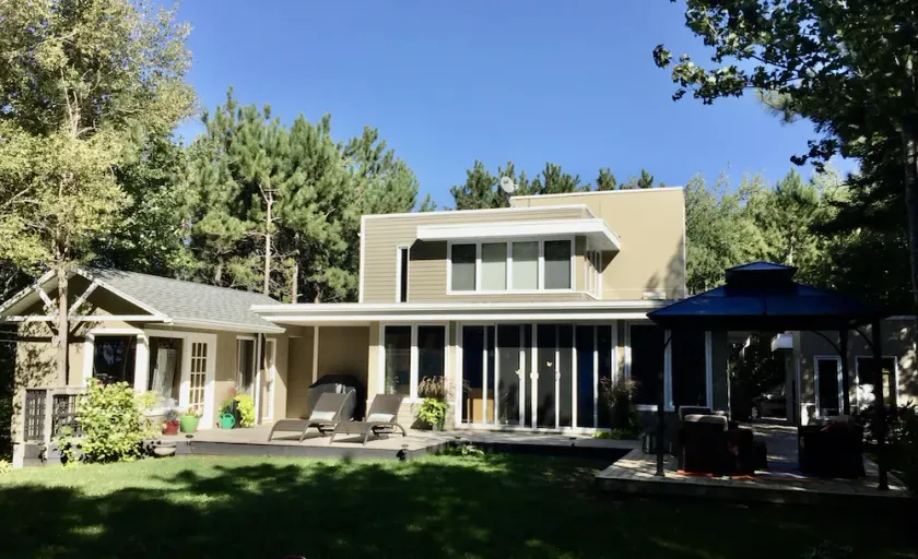 Modern Vacation Home With A/C & Screened In Gazebo Close To National Park Beach - Image 1