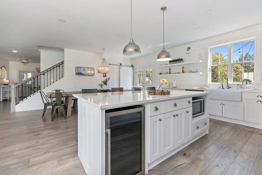 Serene 5BR Farmhouse Retreat in Shoreline Perfect for Gathering & Relaxing - Image 1