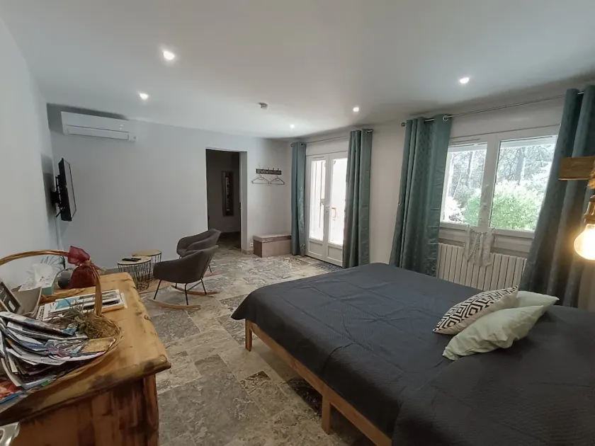 Seasonal rental in pine forest on Provence 35 m2 - Image 1