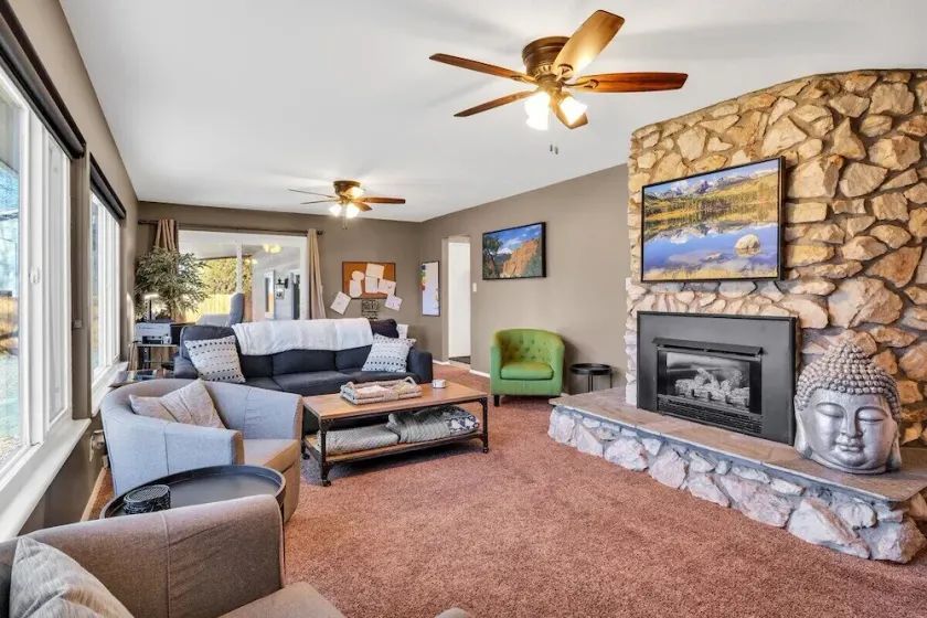 3 bedroom, 2 bath, plus sofa sleeper, dog friendly w. fee, game room with pool table, air hockey, darts. - Image 1