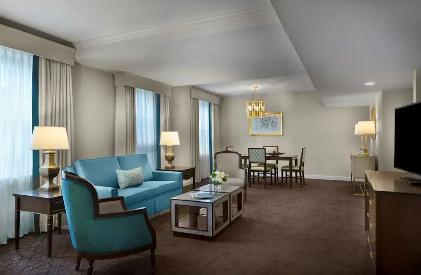 A Few Minutes Walk From World Chess Hall of Fame! W/ Pool, Parking & Cinema! - Image 1