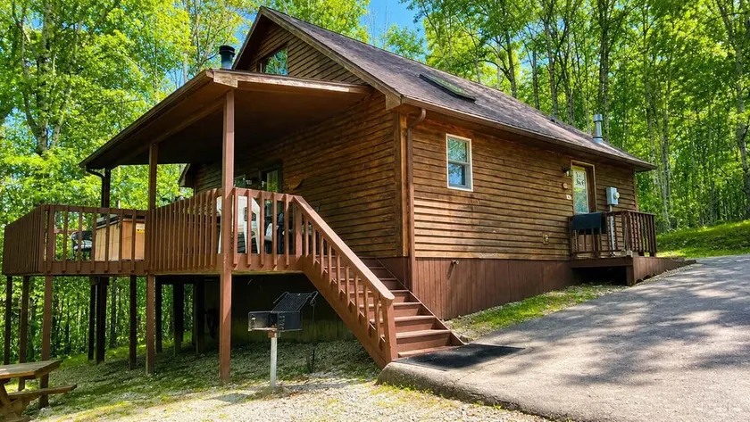 Cabine de luxe 11 avec HOT TUB sur le lac Patoka dans le sud de l'Indiana - Image 1