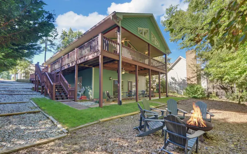 Cozy Lake Hartwell Cabin - Beautiful dock views! Bring your boat and your pet! - Image 1