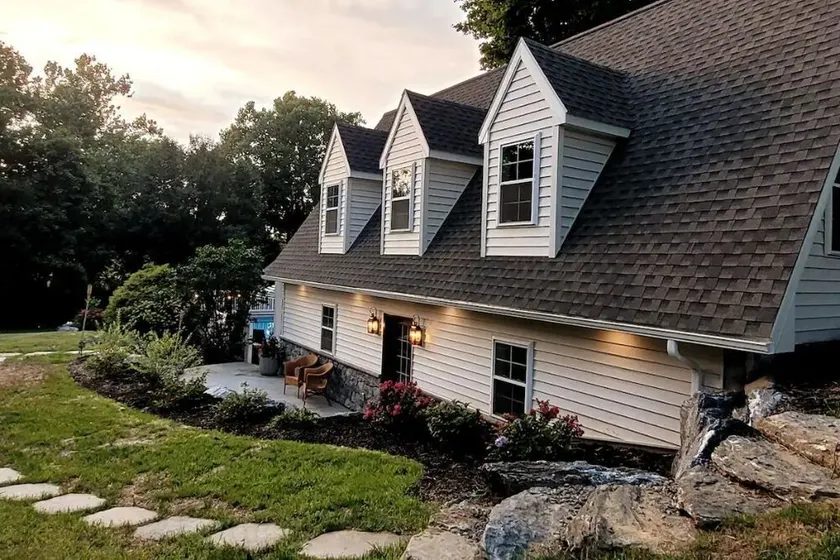 New Waterfront Creekside Cottage w/ Private Pool, Firepit, Paddle Boat, Fishing - Image 1