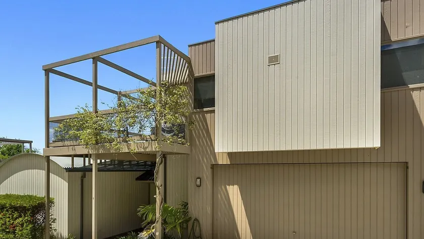 Tasteful Townhouse - Image 1
