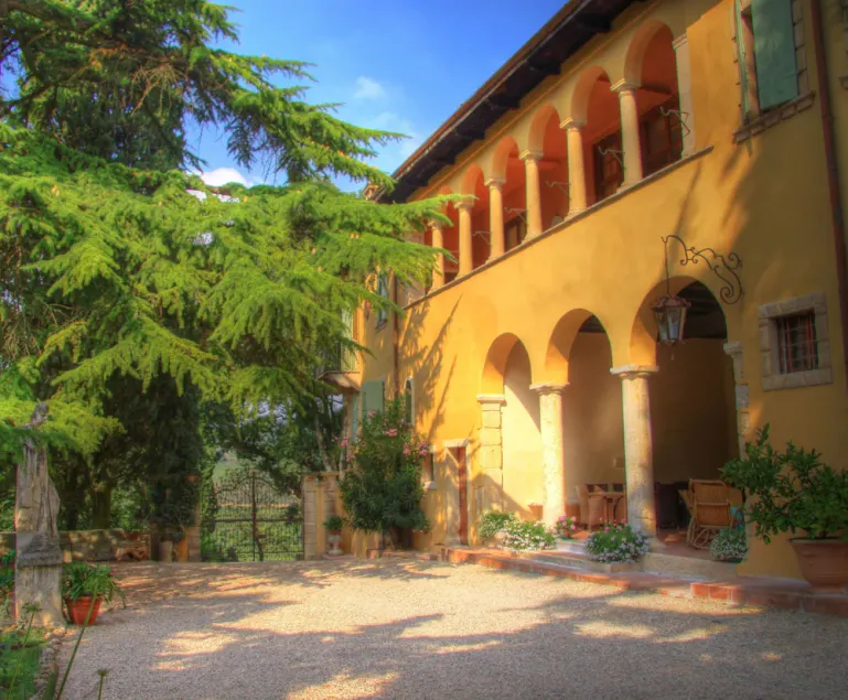 Historic Villa/Classic Food & Wine retreat with Swimming Pool Wifi a/c parking - Image 1