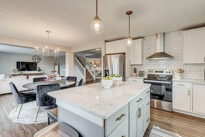Lavish HUGE Noblesville and Carmel adjacent family home - Image 1