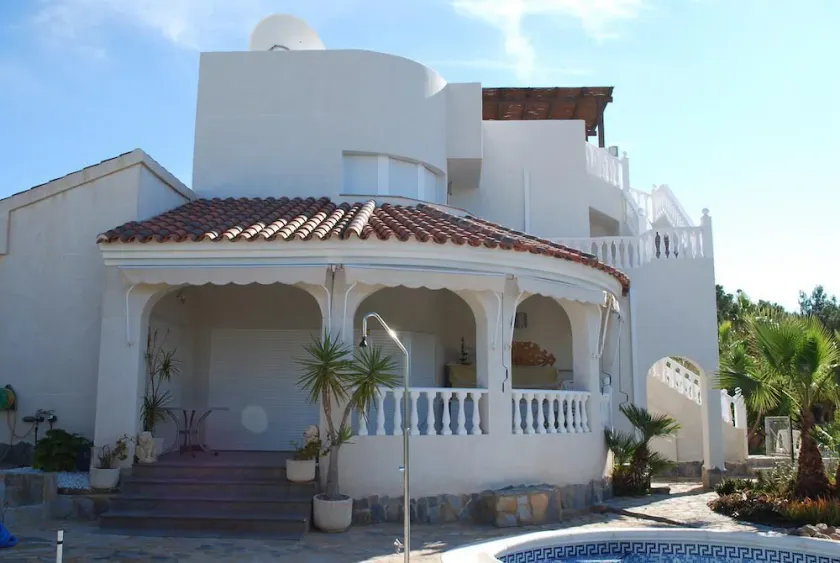 Luxuriöse 5 * Villa mit Pool und Garten in La'Azohia. 5 Minuten zu Fuß zum Strand. Gratis Wifi - Image 1