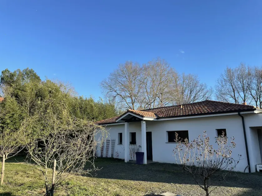 Family home with garden on the Landes coast - Image 1