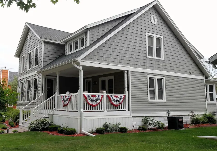 Betsie Bay House - We help Create Memories! We have Central A/C - Image 1