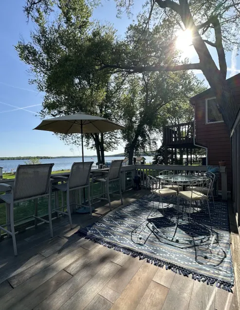 Pontoon rental available! and Wide open lake views and large flat front yard - Image 1