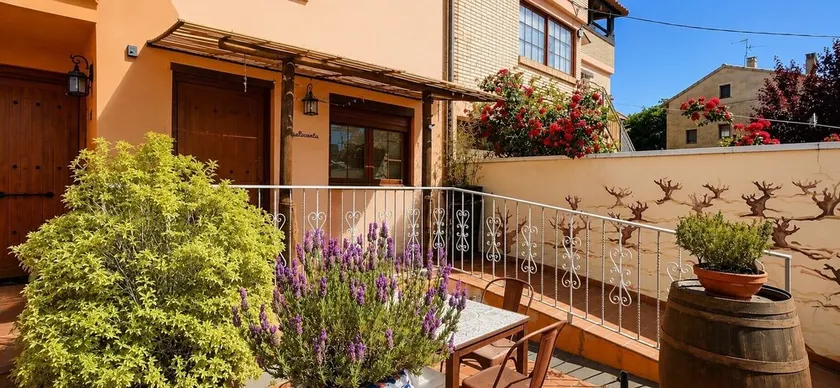 Apartment 'El Guardaviñas Gallocanta' with Mountain View, Shared Terrace and Wi-Fi - Image 1