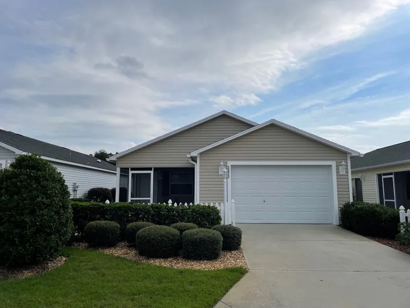 Pet-Friendly Retreat near Brownwood Paddock Square in The Villages. - Image 1