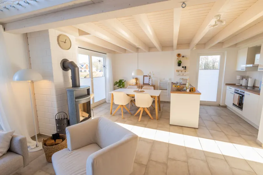 Newly built vacation home with many highlights (sauna, fireplace and first lake location) - Image 1