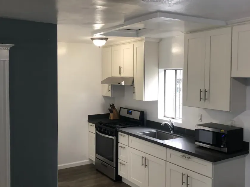 Lovely 4 bedroom Home with a patio - Image 1