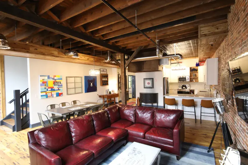 Spectacular Roof Top Patio 3bd Apartment in Downtown Glens Falls - Image 1
