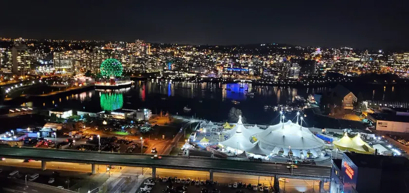 Outstanding 32nd floor Stunning unubstructed views 2bedroom den sleeps 5 parking - Image 1