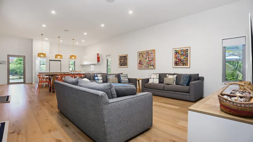 Russell Street Retreat - Image 1