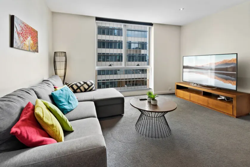 Spacious Melbourne CBD 2-bed Close to Everything - Image 1