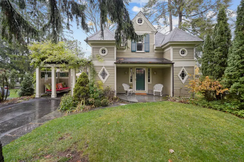 Carriage house village of Warwick ny - Image 1