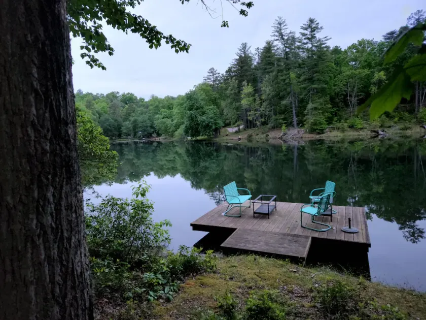 Peaceful Lakeside Haven w/private dock; boating, hiking swimming just steps away - Image 1