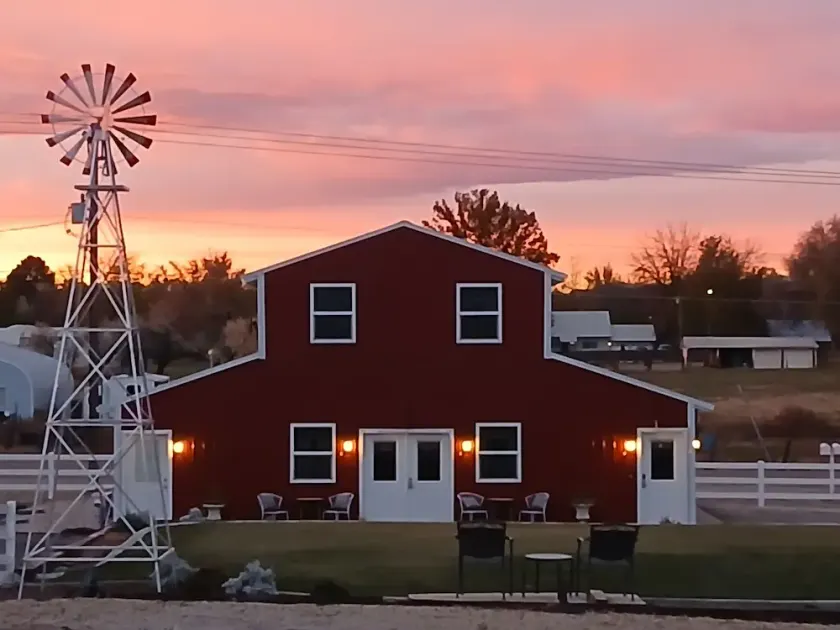 Beautiful full apartment, in barn style building, close to town with farm views! - Image 1
