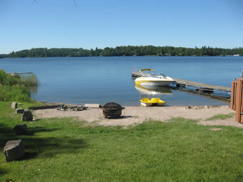 Beachfront Cottage w / Boat Launch sur le lac des Bois près de Kenora! - Image 1
