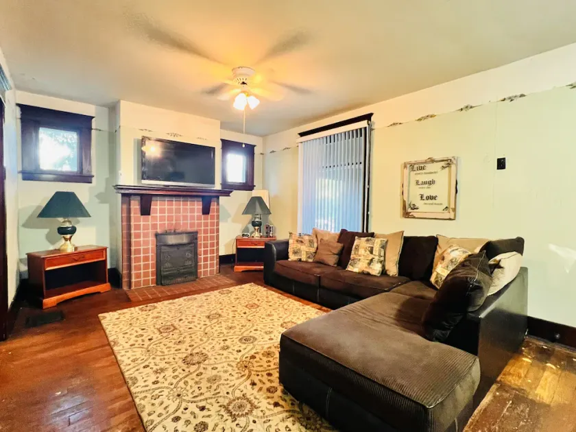 Beautiful Victorian home just minutes away from, town, sking, shopping, nature - Image 1